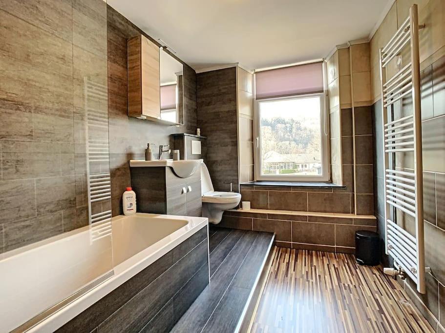 Vue Sur Meuse Avec Jacuzzi Et Sauna Exterieur. Yvoir 외부 사진